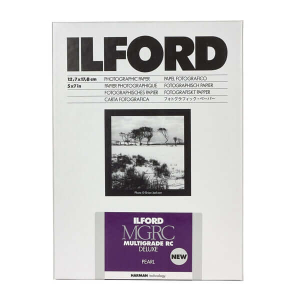 Ilford mgcrc deluxe pearl photographic paper, 12.7 x 17.8 cm, in a white package with purple branding and multilingual labeling.
