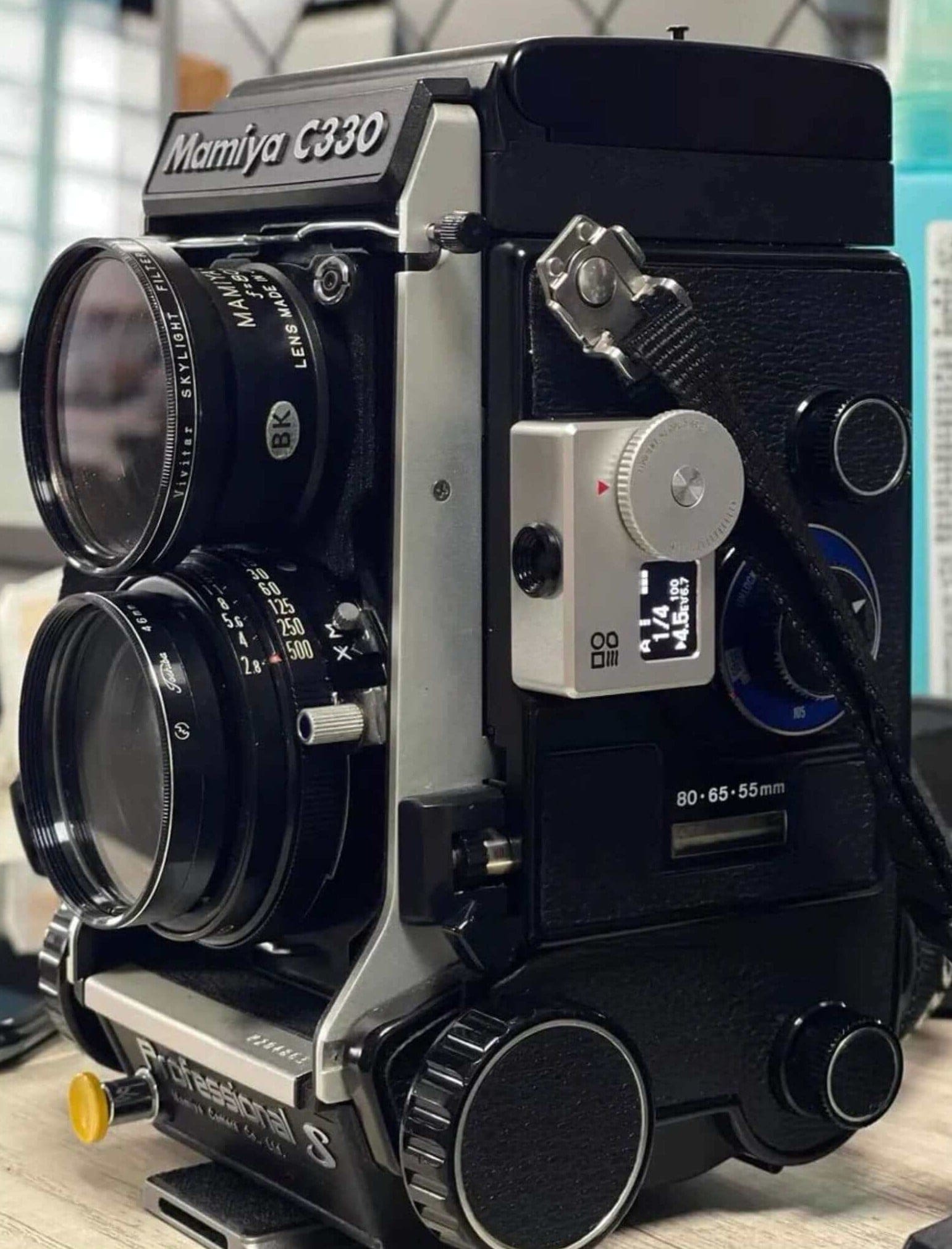 Black and silver mamiya c330 twin-lens reflex camera with a mounted lens.