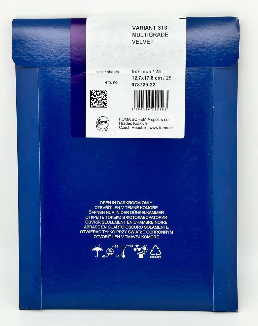 Blue rectangular box with a white label displaying product details for ’variant 313 multigrade velvet’ by foma bohemia.